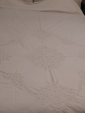 Embroidered White Bedspread with Lace Medallion Design